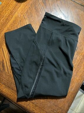 Tangerine black capri leggings, medium